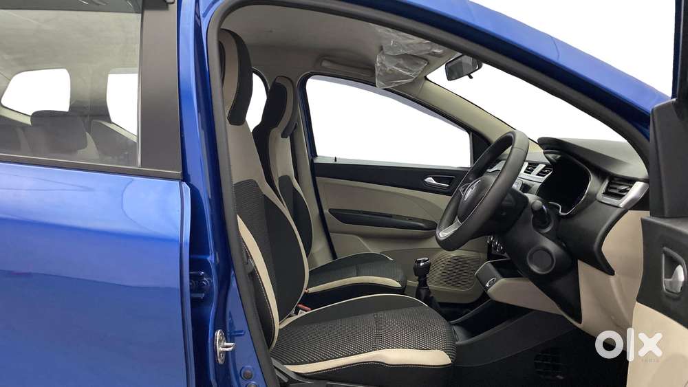 Renault Triber Rxz, 2022, Petrol