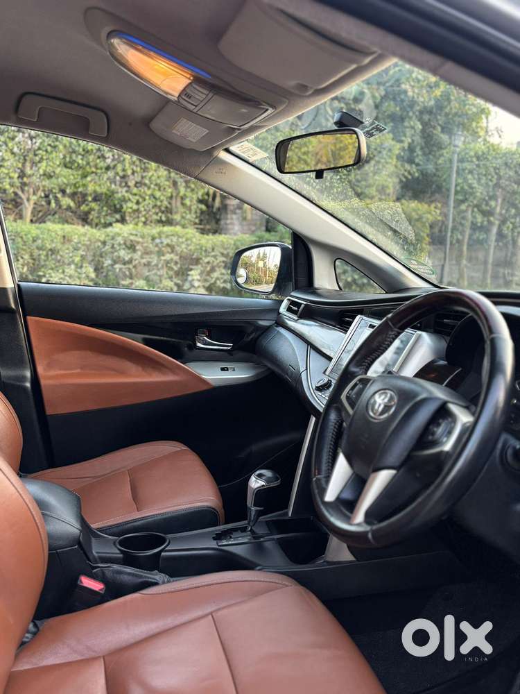 Toyota Innova Crysta 2.8z Automatic, 2016, Diesel