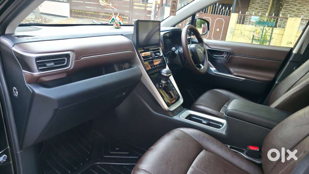 Toyota Innova Hycross 2.0 Vx (o) Hybrid 7 Str, 2025, Petrol