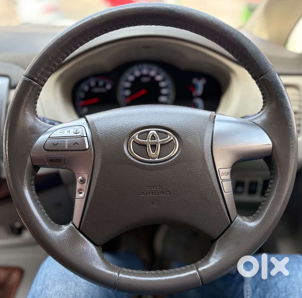 Toyota Innova 2.5 Vx 8 Seater Bs Iv, 2014, Diesel
