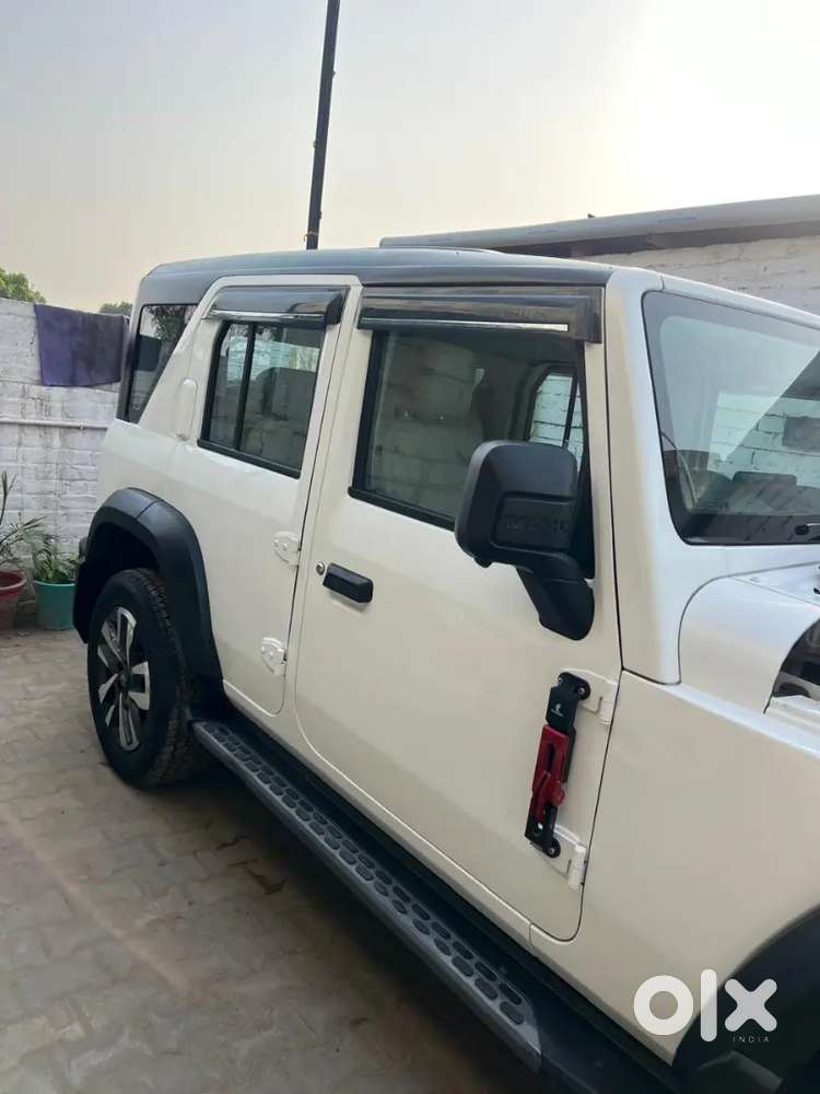 Thar Roxx White Color Top Model