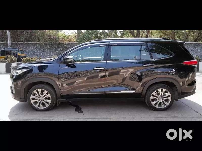 Toyota Innova Hycross 2.0 Zx (o) Hybrid 7 Str, 2023, Petrol