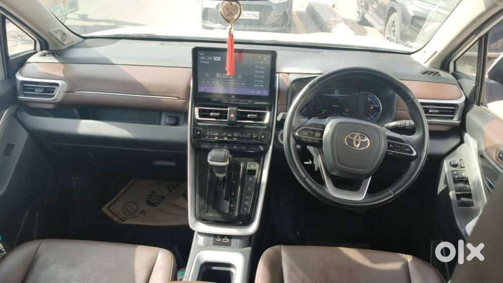Toyota Innova Hycross 2.0 Zx Hybrid 7 Str, 2023, Petrol