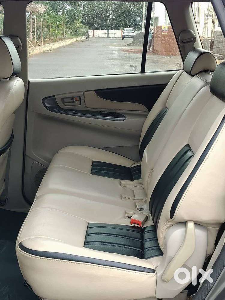 Toyota Innova 2.5 G (diesel) 8 Seater, 2011, Diesel
