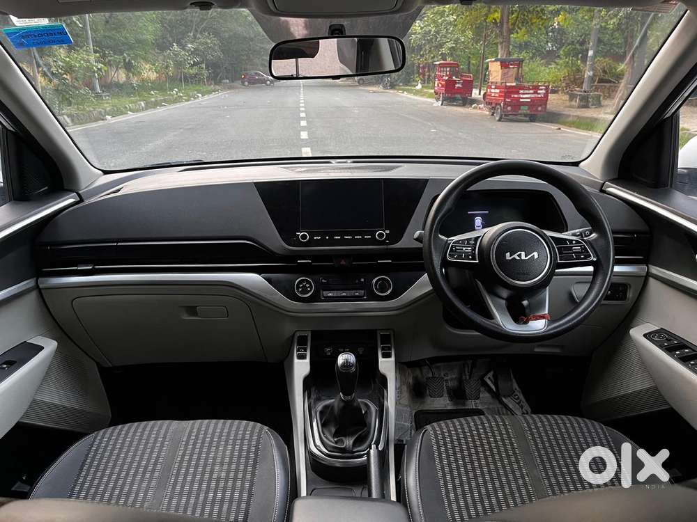 Kia Carens 1.4 Prestige 7 Str, 2023, Petrol