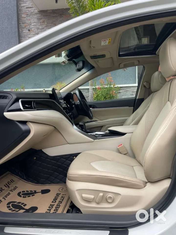 Toyota Camry Hybrid, 2022, Petrol