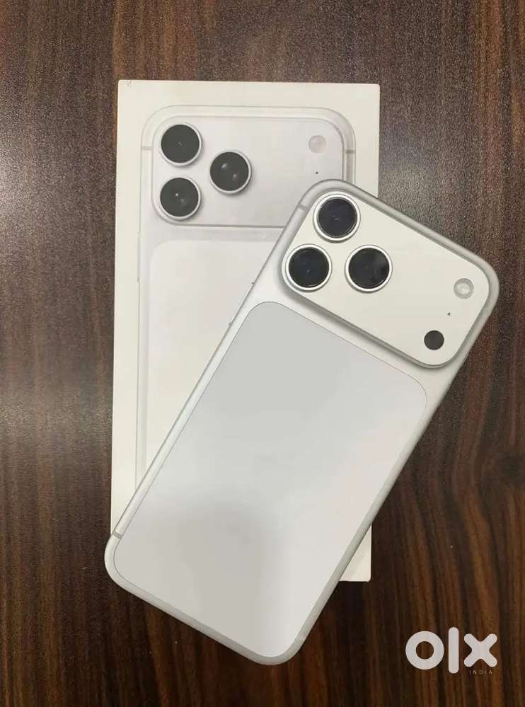 IPHONE 17PRO MAX(12gb ram ,256gb ROM)AND BILL UNDER WARANTY USED INDIA