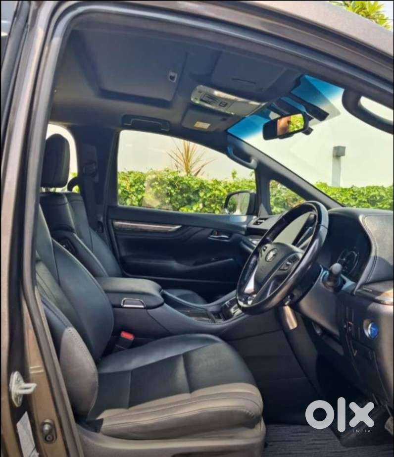 Toyota Vellfire 2.5 Executive Lounge, 2021, Petrol