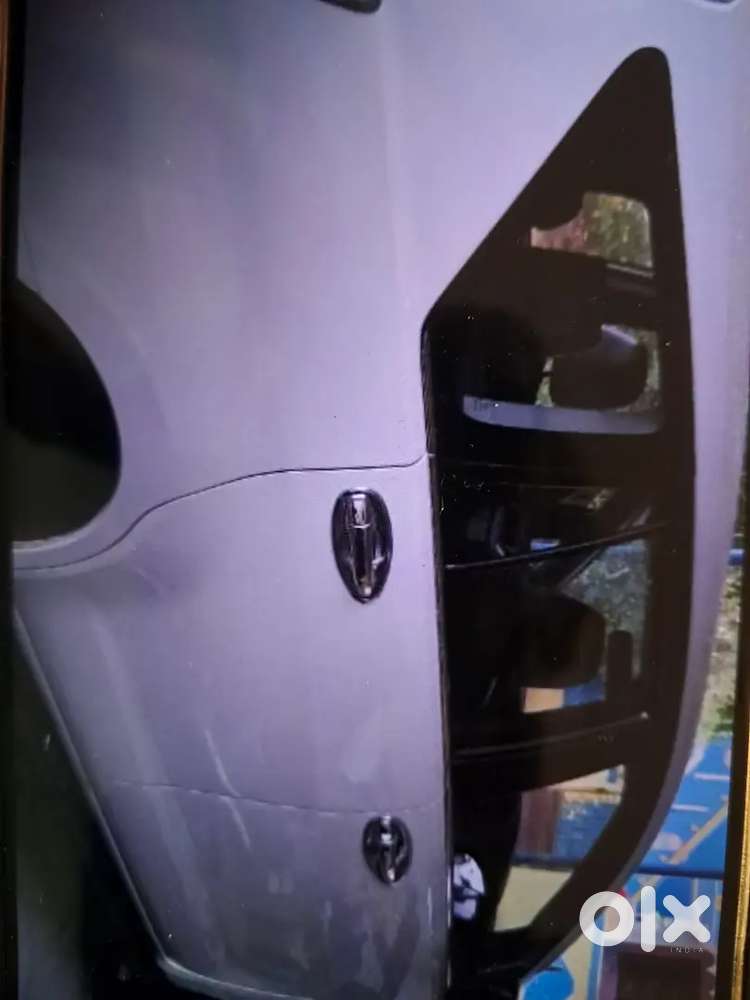 Innova Crysta G Model. 2nd Owner 70000 Kms