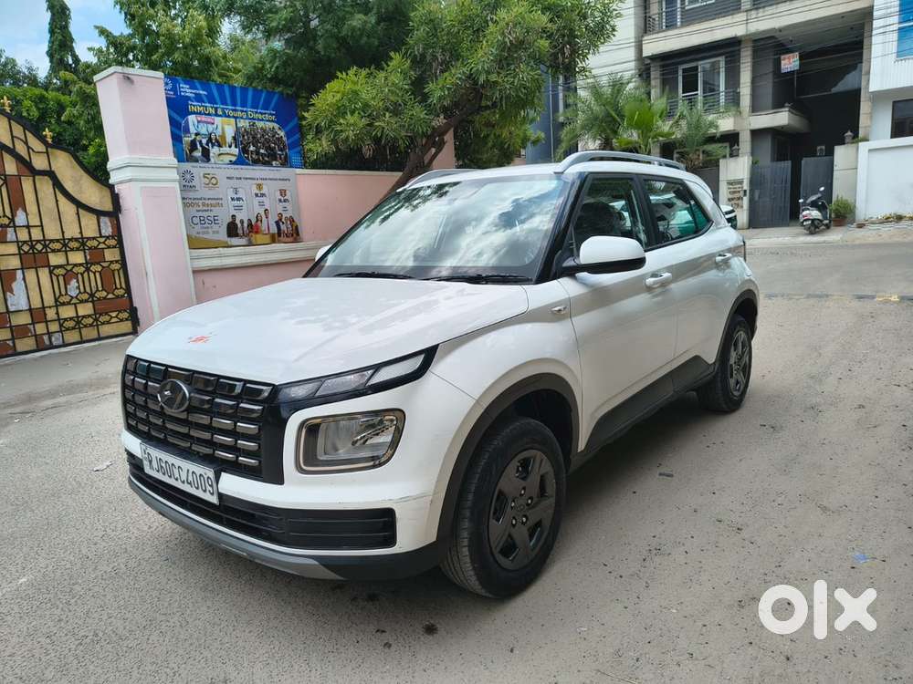 Hyundai Venue Petrol 2024