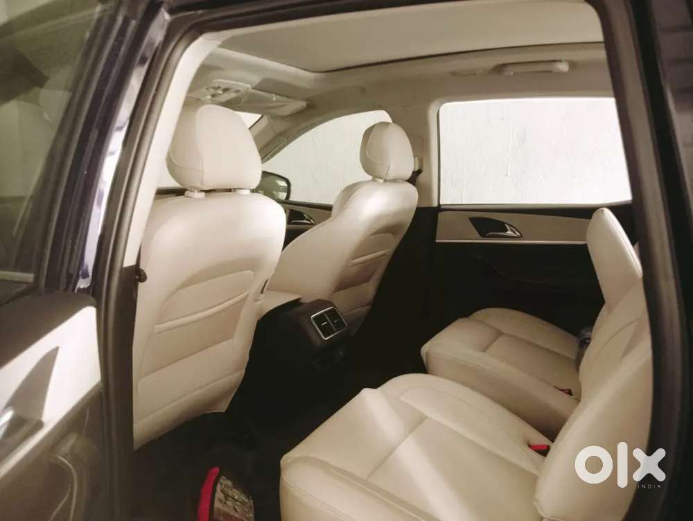 Mahindra Xuv700 2024 Petrol 12500 Km Driven