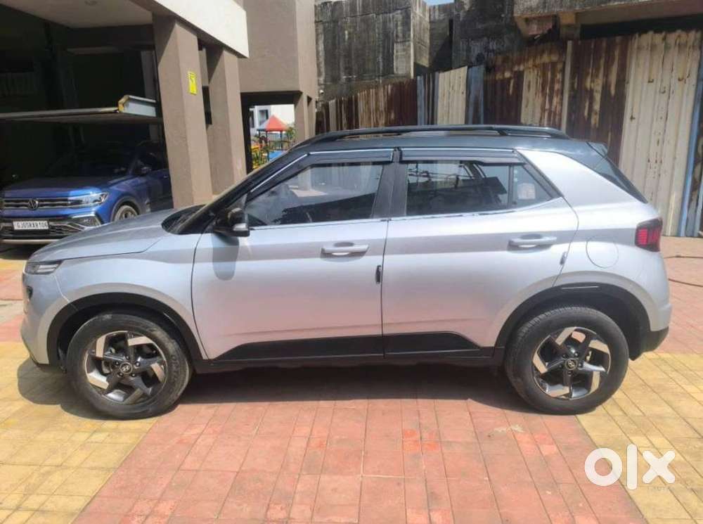 Hyundai Venue 2020 Petrol Well Maintained