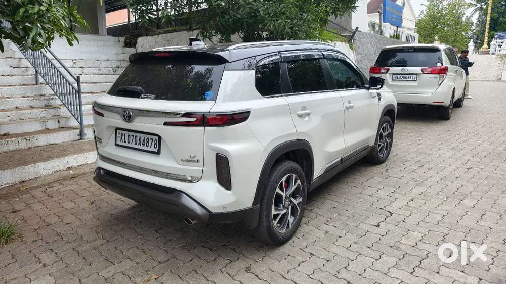 2023 Full Hybrid V Option - Well Maintainedi Ready To Drive.