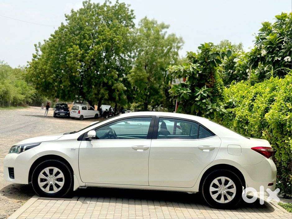 Toyota Corolla Altis 1.8 J, 2015, Petrol