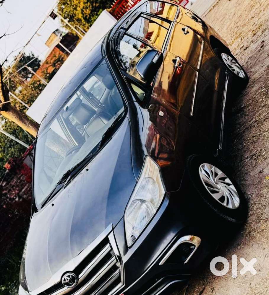 Toyota Innova 2.5 V 7seater Crysta Edition, 2012, Diesel