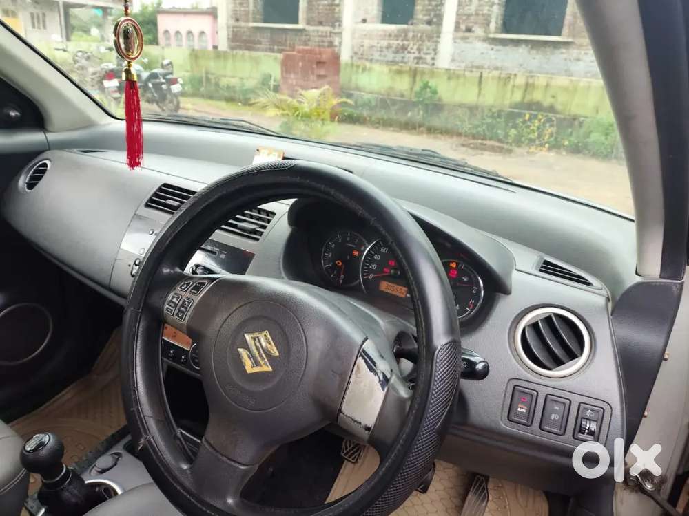 Maruti Suzuki Swift 2011 Atop Model Zxi