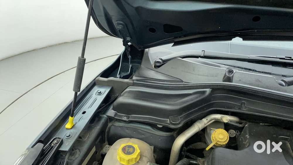 Mahindra Xuv300 W8 (o) 1.5 Diesel Amt, 2023, Diesel