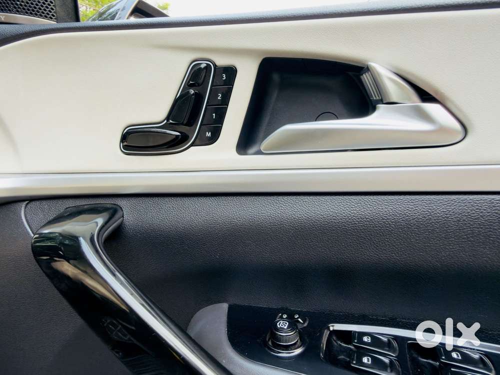 Mahindra Xuv700 2.2 Ax 7 Diesel Mt Luxury Pack Str, 2022, Diesel