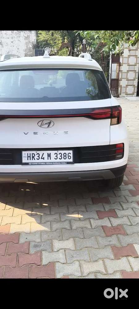 Hyundai Venue 2023 Petrol 9000 Km Driven