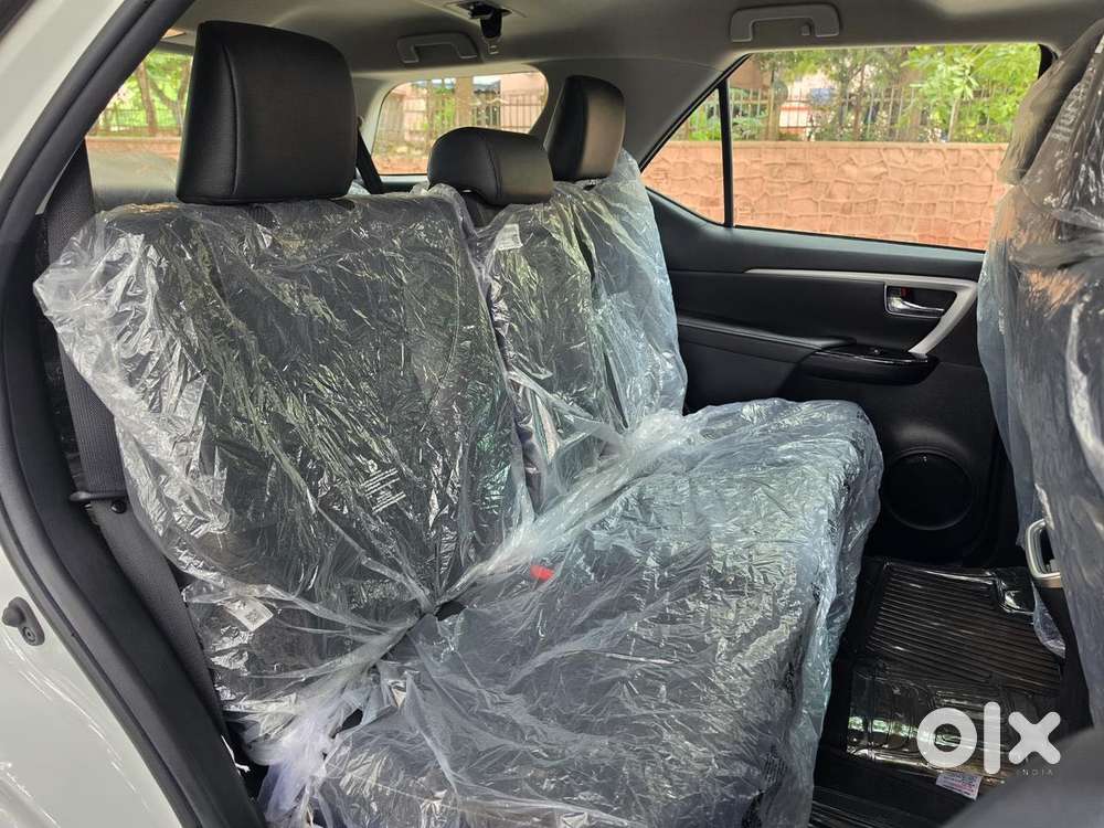 Toyota Fortuner 4x2 At 2.7 Petrol, 2025, Petrol
