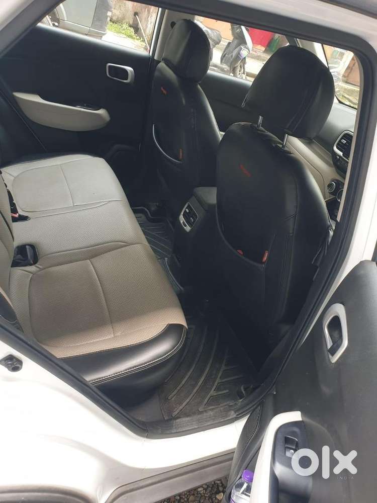 Hyundai Venue 2023 Petrol 27383 Km Driven