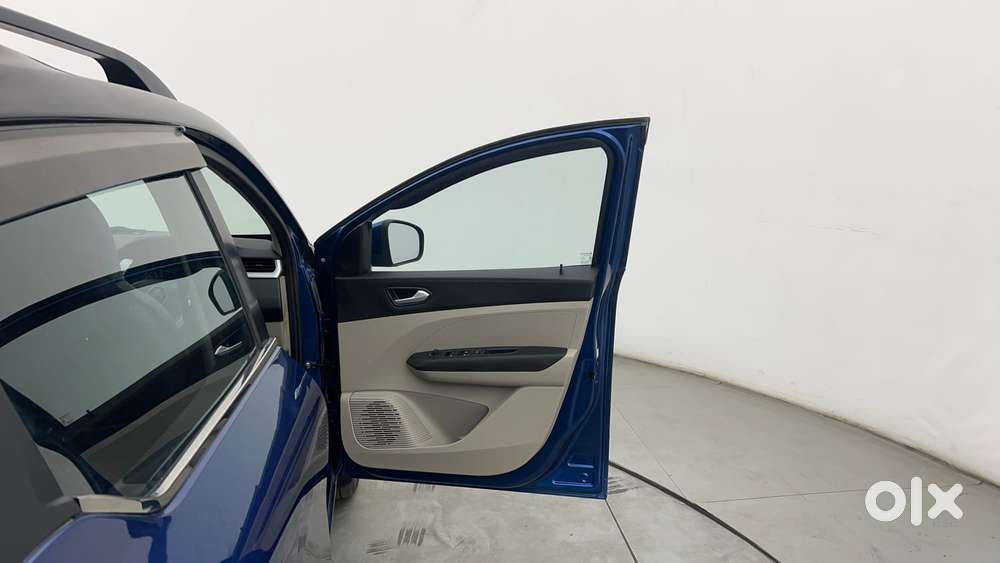 Renault Triber 1.0 Rxz Dual Tone, 2022, Petrol