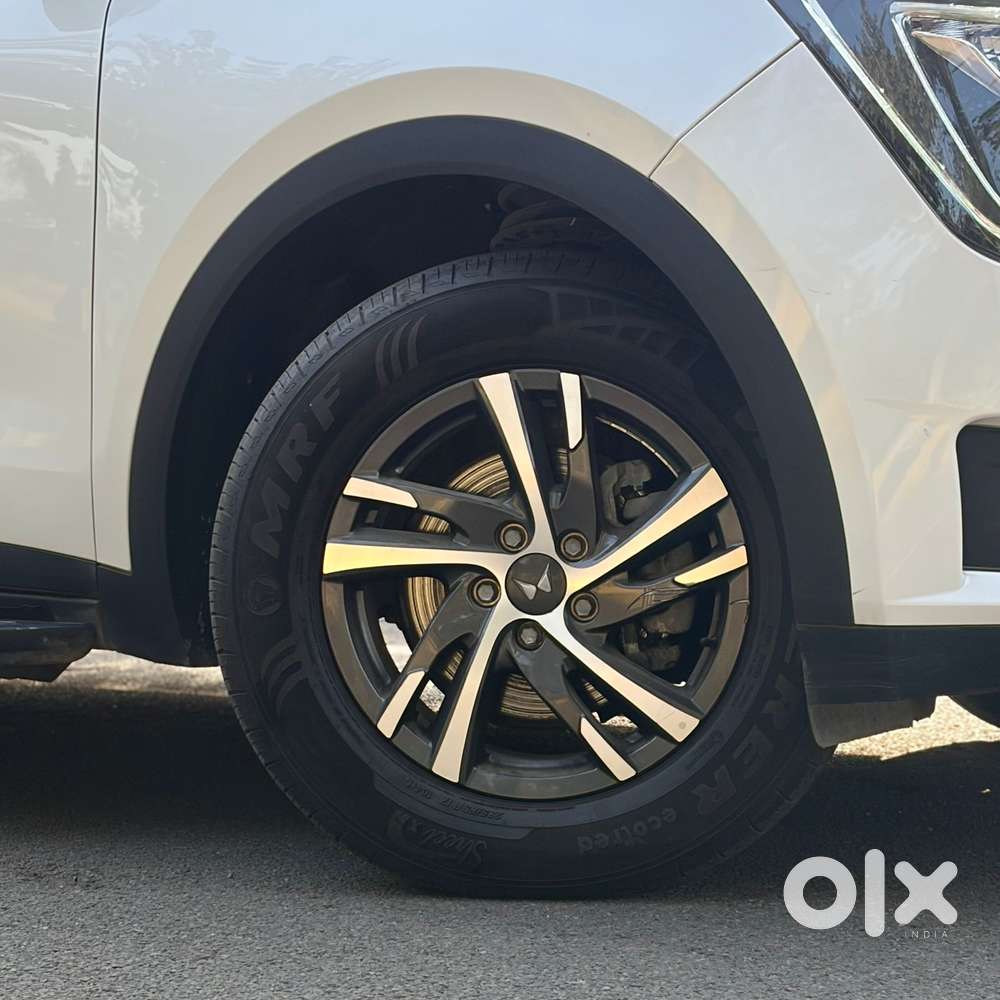 Mahindra Xuv700 2.0 Ax 5 Petrol At Str, 2023, Petrol