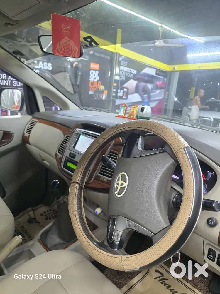 Toyota Innova 2012