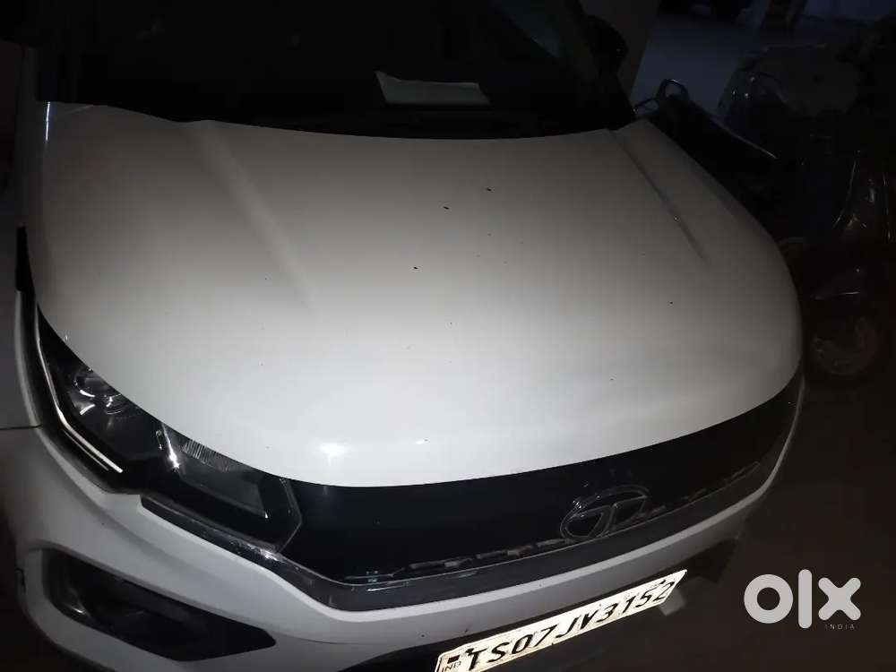 Tata Nexon Xz+s (sunroof)