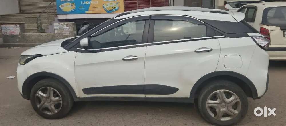 Tata Nexon 2023 Petrol Well Maintained// Automatic
