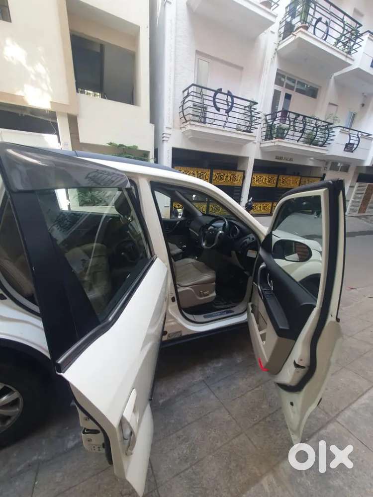 Mahindra Xuv500 W10 2017 Diesel Well Maintained