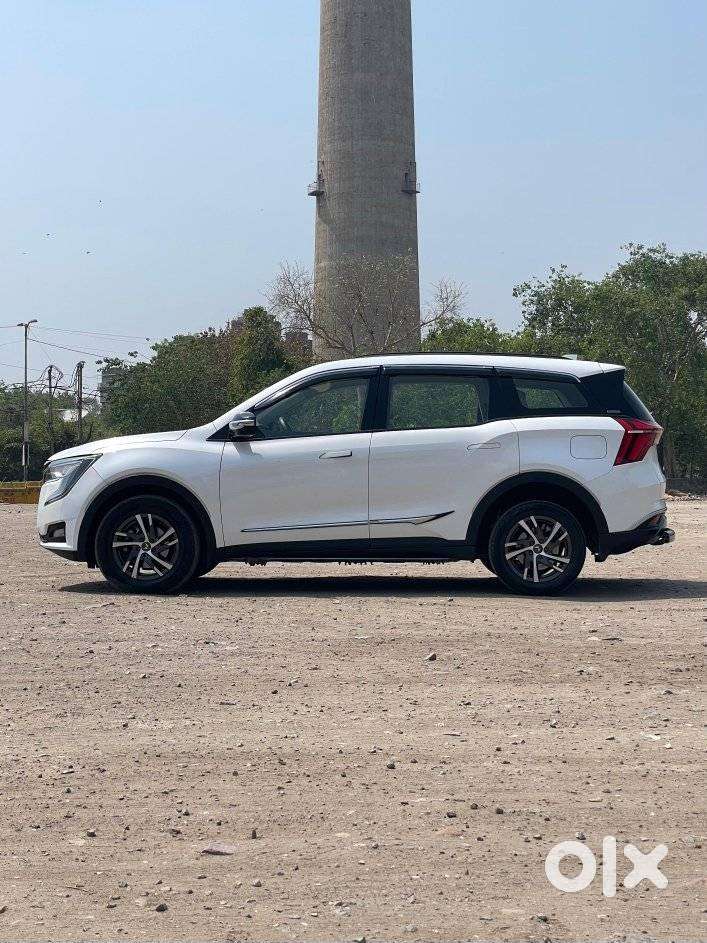 Mahindra Xuv700 Ax 5 Petrol Mt Str (e), 2022, Petrol