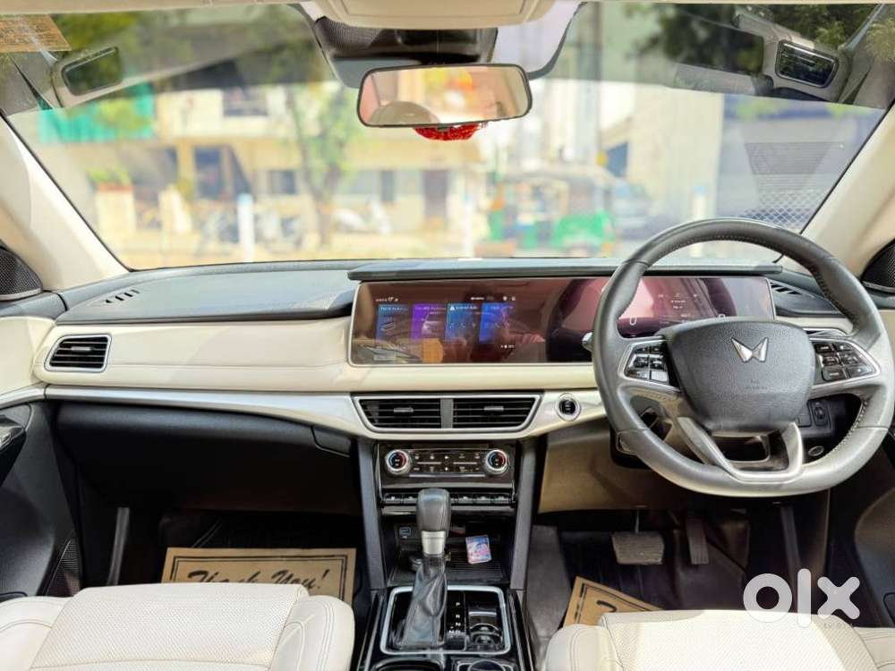 Mahindra Xuv700 Ax7l 6 Str At, 2023, Diesel