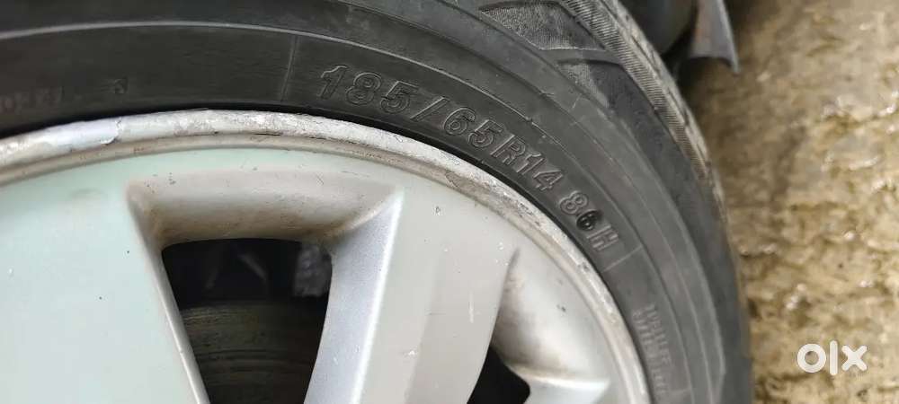 2 ટાયર નવા નવી બેટરી  મેગવહીલ શાંત એન્જીન એસી ચાલુ  1.50.ચાલેલી