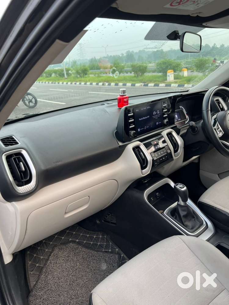 Kia Sonet Top Modal Push Button Start,