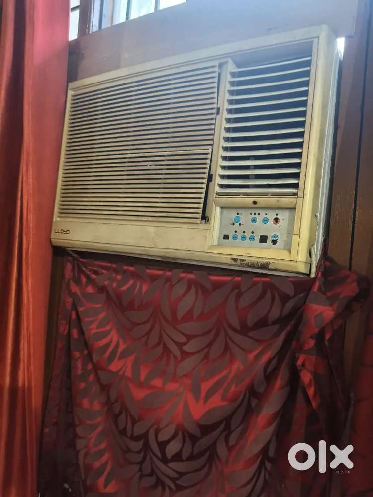 I m salling my AC Good condition