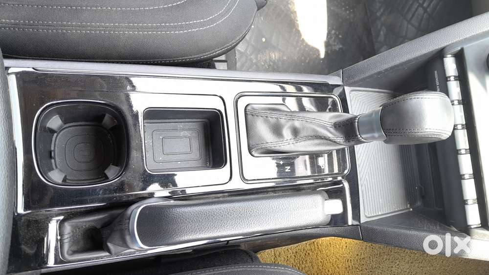 Mahindra Xuv700 2.0 Ax 5 Petrol At Str, 2022, Petrol