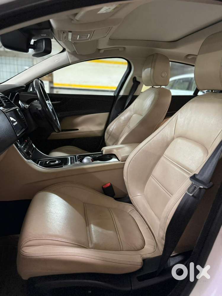 Jaguar Xe Portfolio, 2016, Petrol