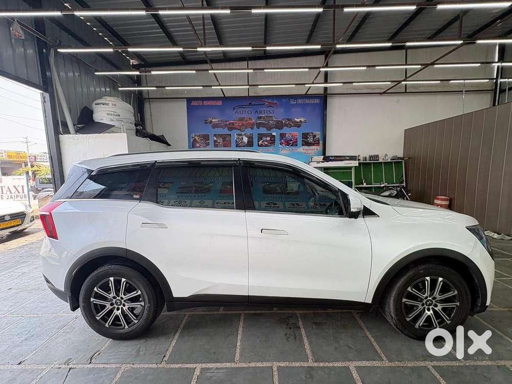 Mahindra Xuv700 2023 Diesel Well Maintained