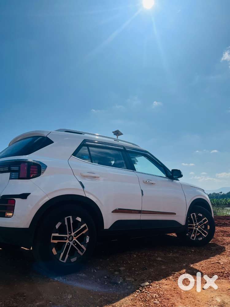 Hyundai Venue Sx Sunroof 2023  Single Owner  22k Km
