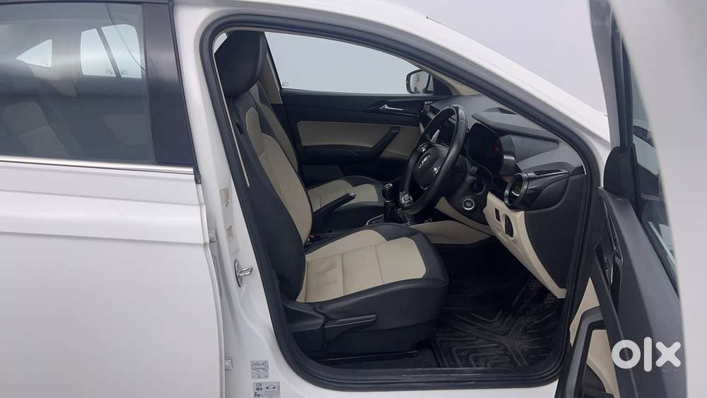Skoda Slavia Style 1.0l Tsi Mt, 2022, Petrol