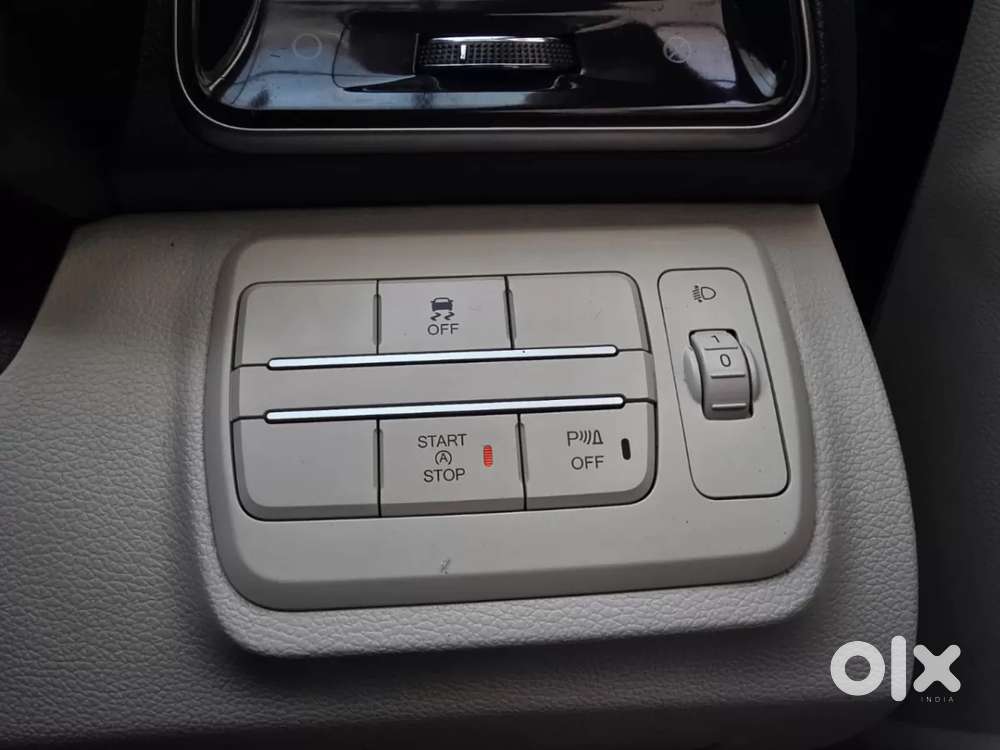 Mahindra Xuv300 W8 (o) 1.5 Diesel Amt, 2022, Diesel