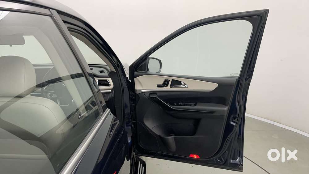 Mahindra Xuv700 2.2 Ax 7 Diesel At Luxury Pack Str, 2022, Diesel