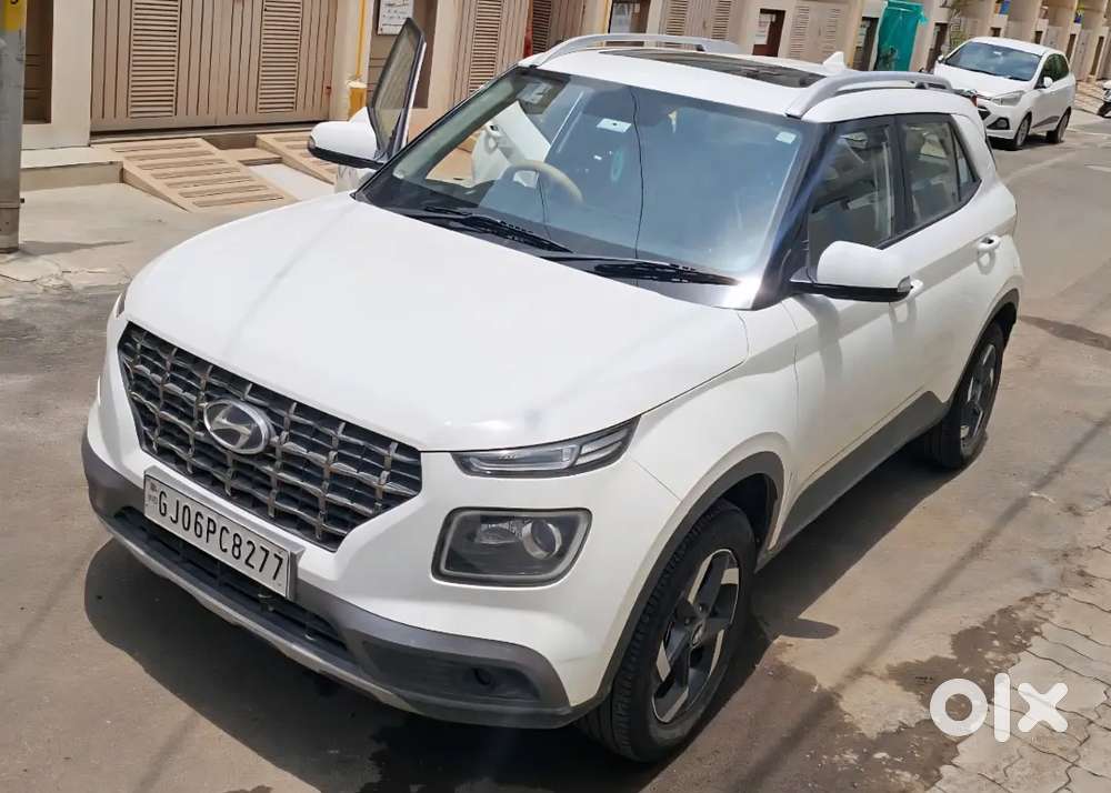 Hyundai Venue 1.0 Turbo Petrol Well Maintained With Sunroof, New Tyres
