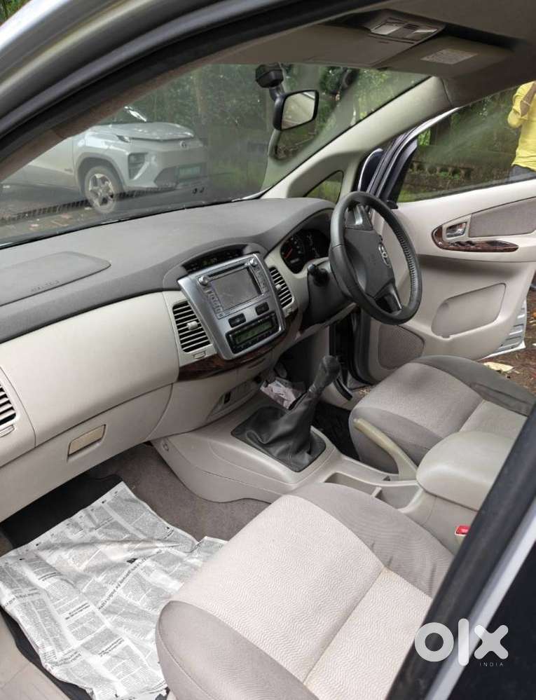 Toyota Innova 2.5 V Diesel 8-seater, 2013, Diesel