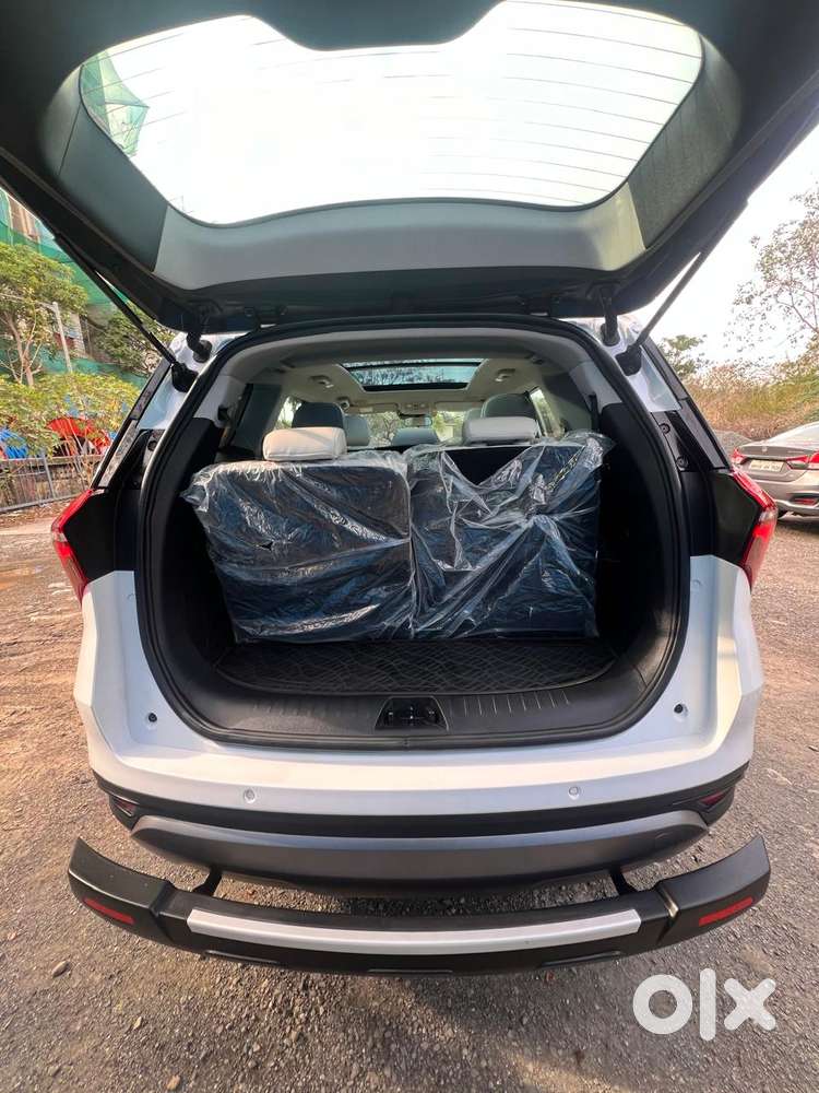 Mahindra Xuv700 2.2 Ax 7 Diesel At Str, 2025, Diesel