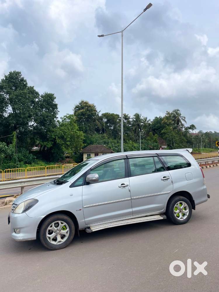 Toyota Innova G 2.5 2009 Model