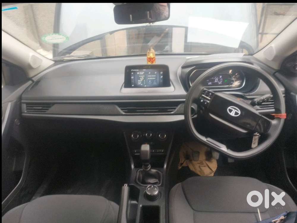 Tata Nexon Smart Plus Sunroof Petrol,1st Owner 3k Driven Only