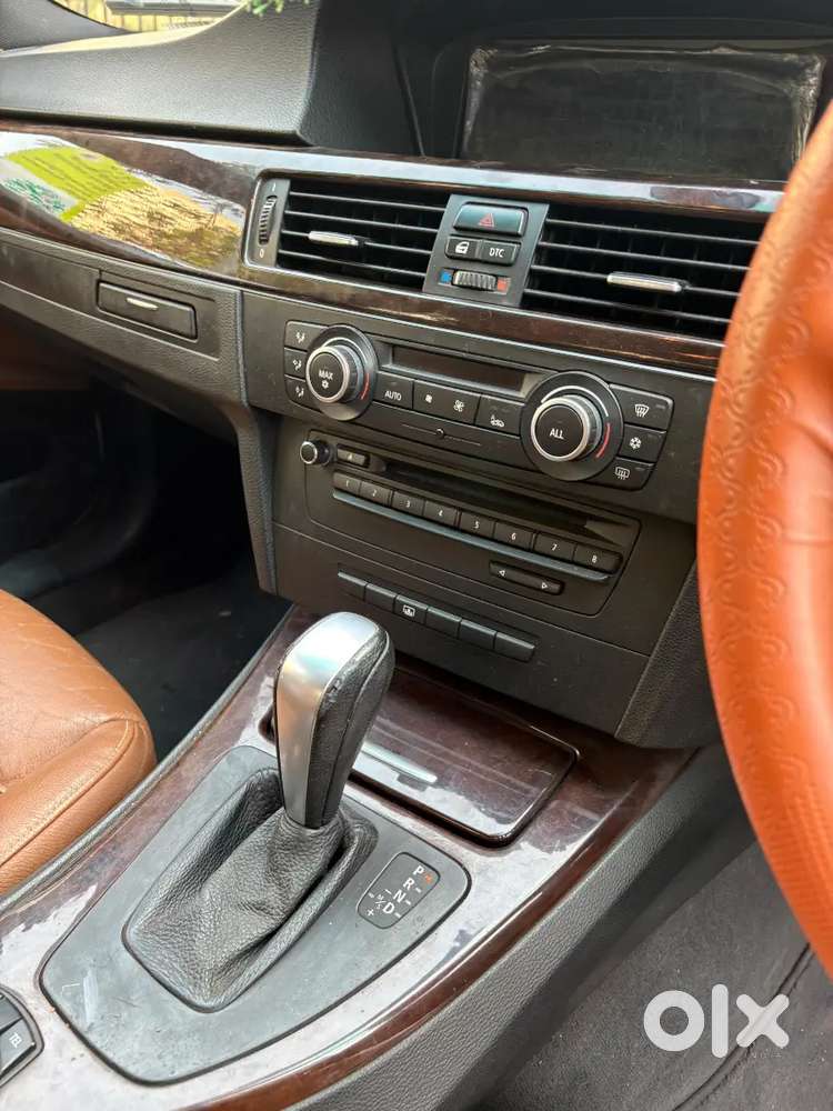 Bmw 320i 2010  White Beast
