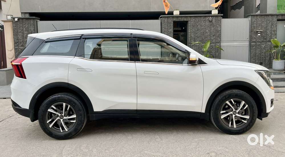 Mahindra Xuv700 2.0 Mx Petrol Mt 5 Str, 2023, Petrol